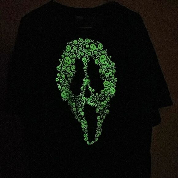 💀👻 Movie SCREAM Ghost Face Skulls Glow in the Dark Horror Tee 2XL - PERFECT! - Picture 2 of 7